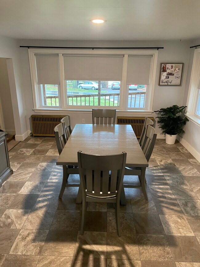 Building Photo - 2250 Creek Hill Rd