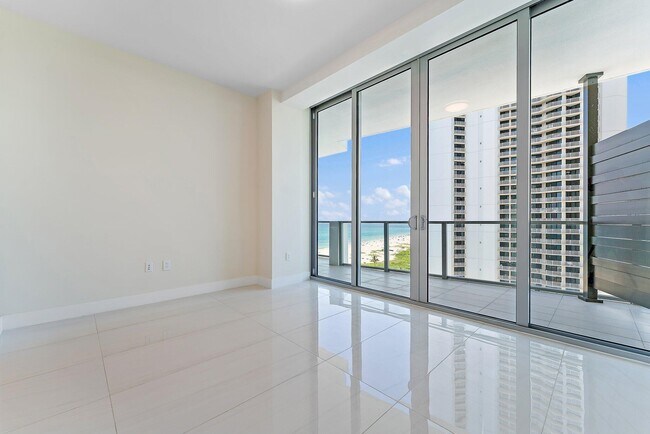 Building Photo - 3100 N Ocean Dr
