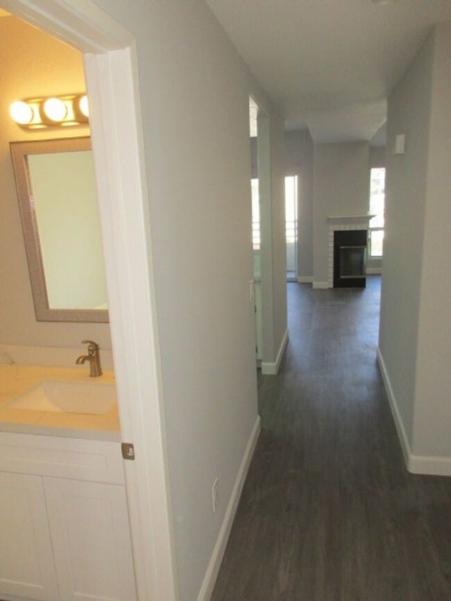 Building Photo - Scripps Ranch - Upgraded - 2BD/2BA - Unit in Terraces at Scripps Ranch