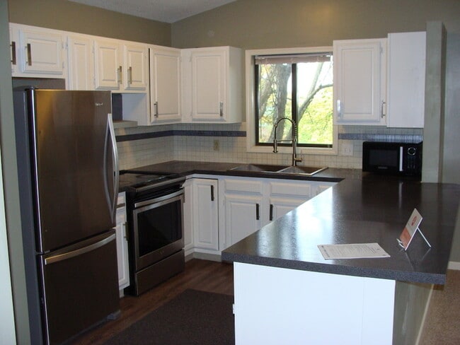 Building Photo - Bradford Place 2 Bedroom Condo