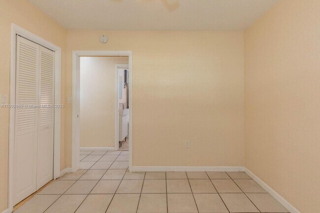 Building Photo - 1010 N 69th Way