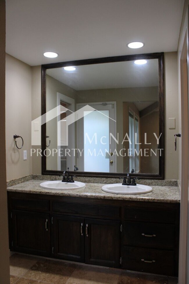 Building Photo - Beautiful 3BR Home in Cul-de-Sac – Loft, Deck & 3-Car Garage