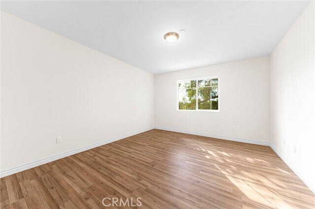 Building Photo - 5639 Huntington Dr