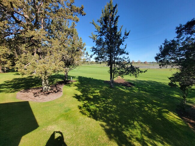 Building Photo - 6901 Robin Ct