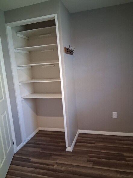 Building Photo - 5264 Whaley Dr