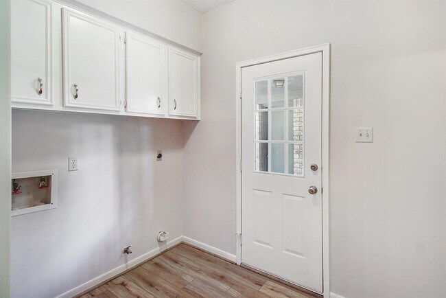 Building Photo - 5402 Summerfield Ln