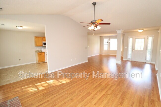 Building Photo - 305 Firefly Rd