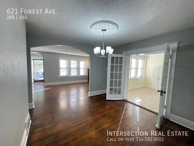 Building Photo - 621 Forest Ave