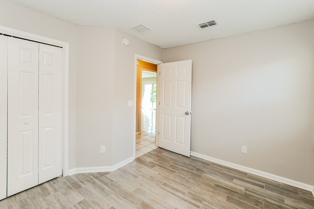 Building Photo - 3750 Barbizon Cir S
