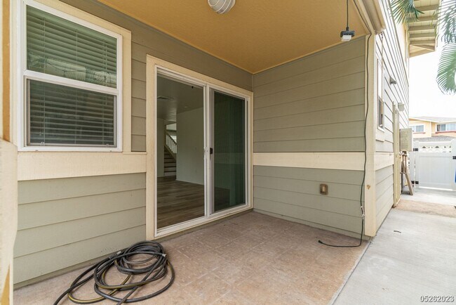 Building Photo - 4 Bed 2.5 Bath in Hoonani