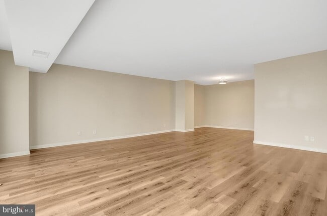 Building Photo - 3800 Fairfax Dr