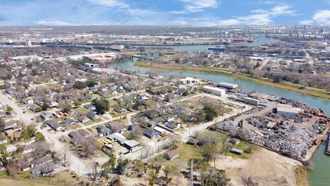 Building Photo - 7919 Brays St