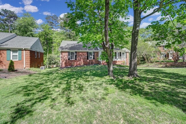 Building Photo - Charming Matthews Home for Rent!