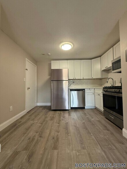 Primary Photo - 71 Bernier St