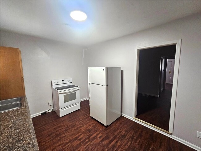 Building Photo - 221 N High St