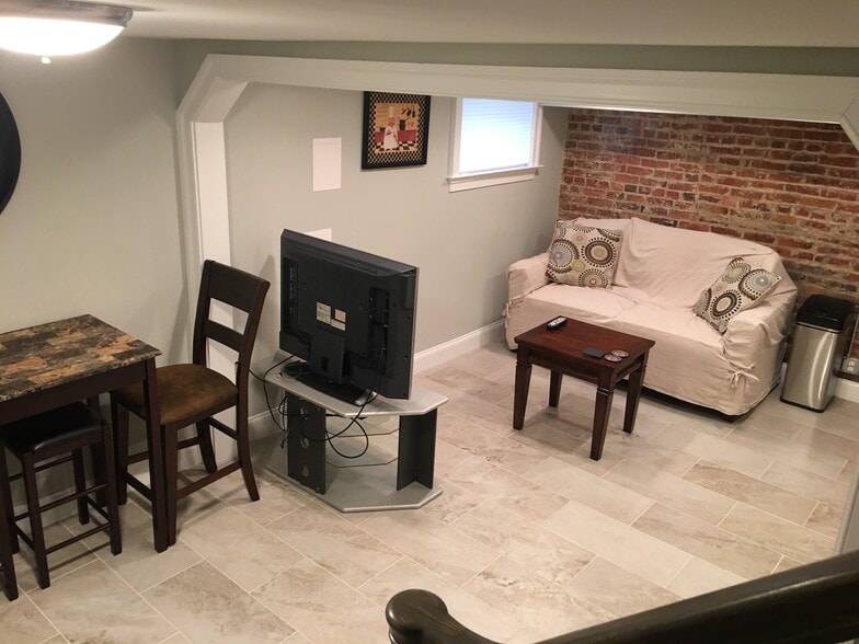 Kitchen/Living room - 921 Farragut St NW