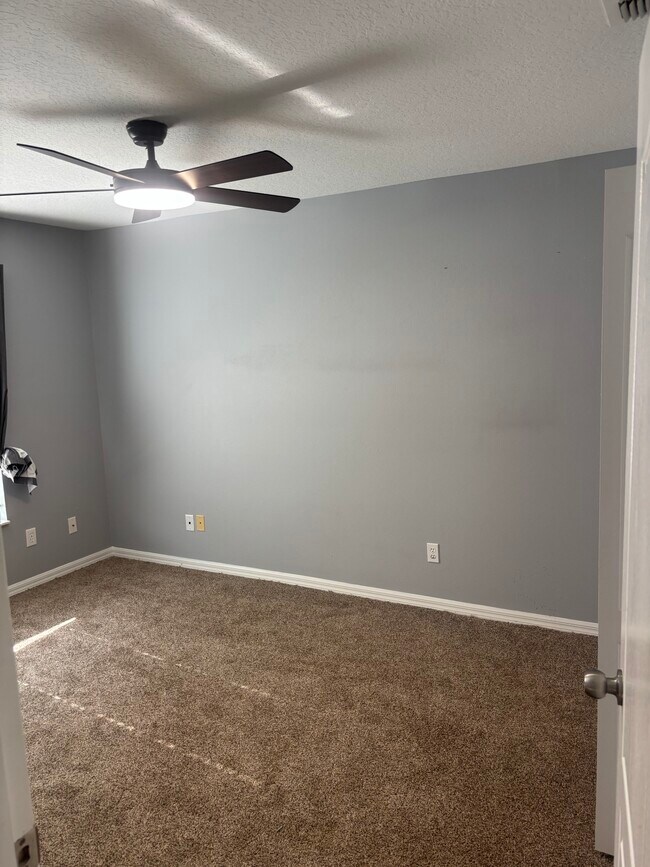 Building Photo - 862 Jade Forest Ave