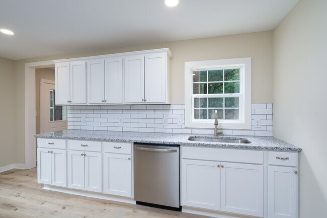 Building Photo - 185 Garden Ln