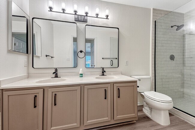 Building Photo - $2,100 - 2-Bed, 2-Bath Condo in Highlands ...