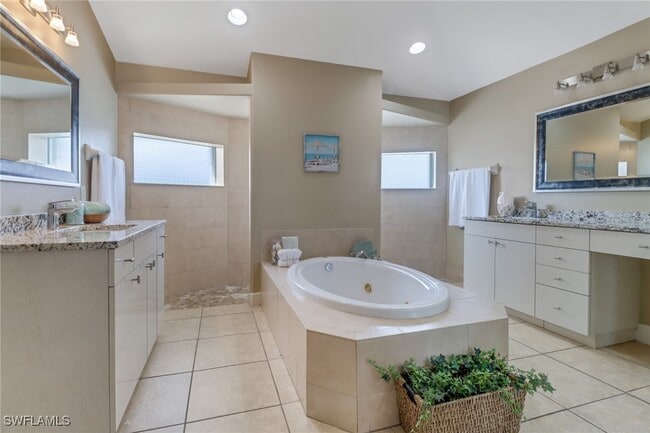 Building Photo - 2236 SW 27th St