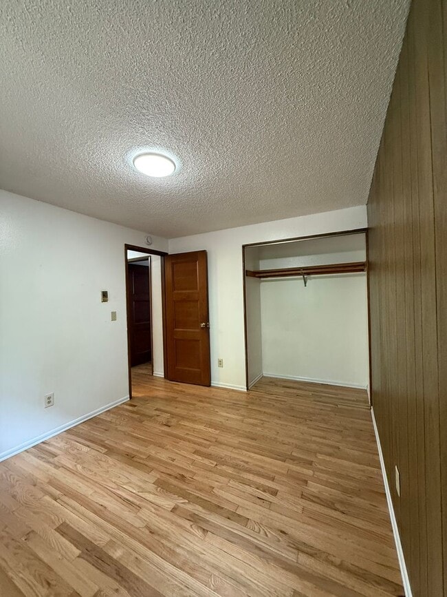 Building Photo - Great location in Milwaukie, OR! 3 bedroom 1 bath home with a large yard!