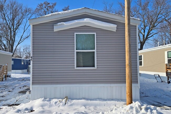 Building Photo - 2128 S Riverside Dr