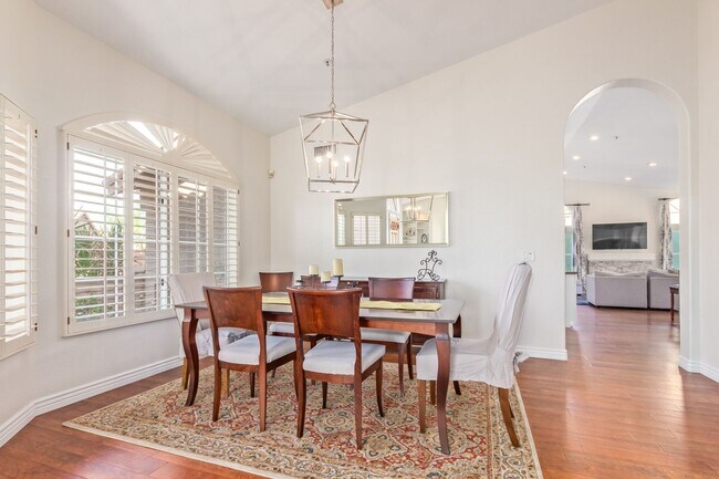 Building Photo - Come Settle In — This Scottsdale Gem Is Re...