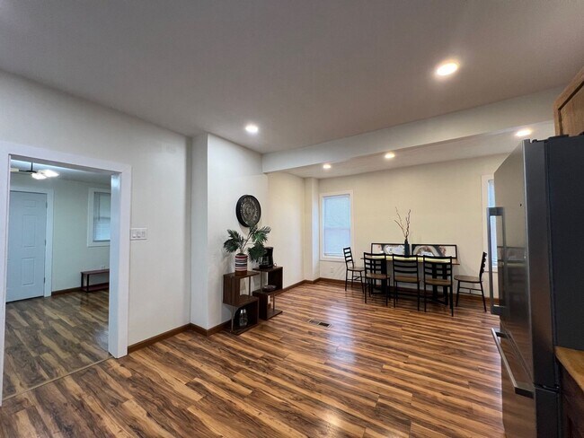 Building Photo - Detroid Shoreway Renovated  4 Bedroom, 2 Bath House with Detached Garage