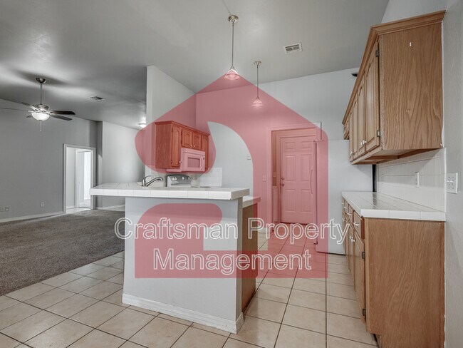 Building Photo - 2707 Silvertree Dr
