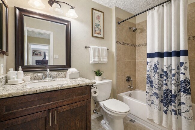 Building Photo - 15815 Crystal Grove Dr