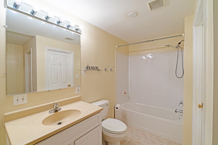 Building Photo - 47174 Chambliss Ct