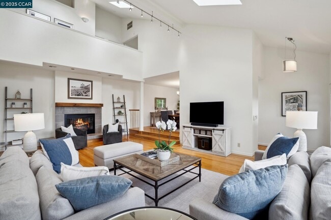 Building Photo - 3555 Old Mountain View Dr