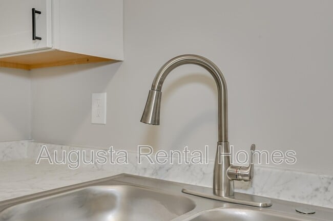 Building Photo - 2806 Thomas Ln