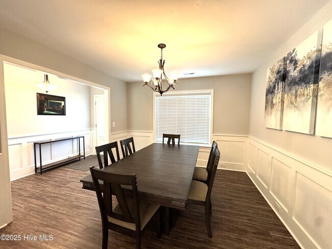 Building Photo - 425 Pebble Shore Dr