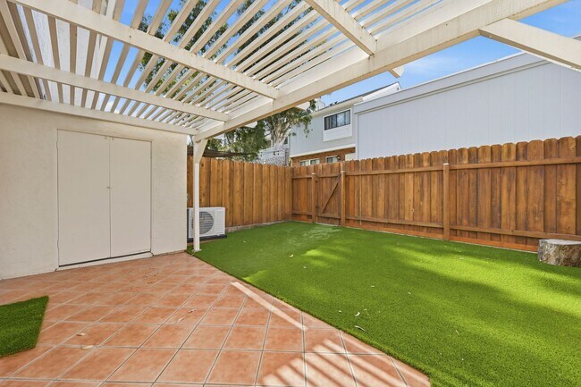 Building Photo - Remodeled 3bd/2.5bath steps from beaches, Racetrack, and Cedros Design district