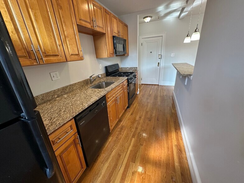 Building Photo - 140 Highland Ave