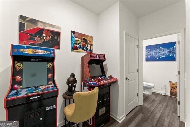 Building Photo - 157 Colbury St