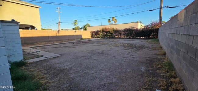 Building Photo - 119 E Hill Dr