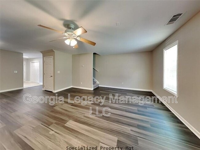 Building Photo - 407 Maple Way