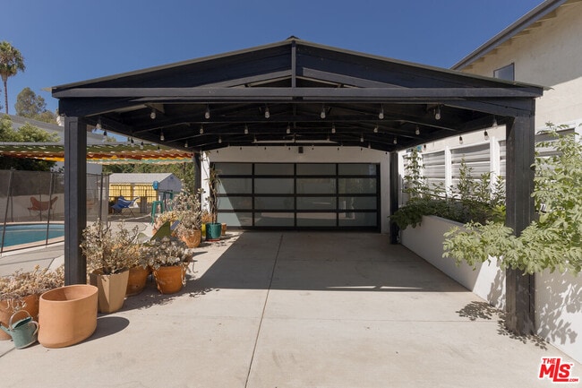 Building Photo - 2287 Glendale Blvd