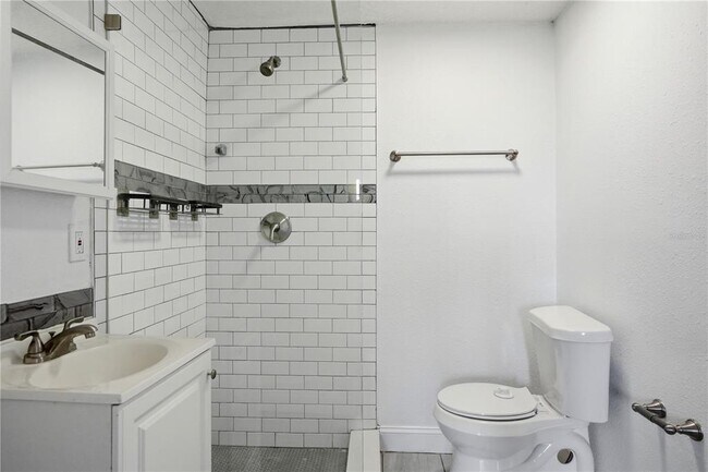 Building Photo - 3301 Rosefield Dr