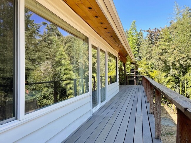 Building Photo - Beautifully Remodeled 5 Bed 2.75 Bath Home in Eastgate