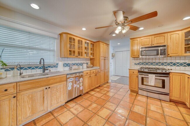 Building Photo - 12620 SW 114th Ave
