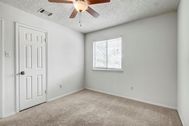 Building Photo - 17516 Klamath Falls Dr