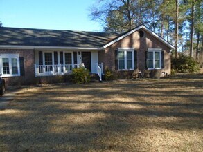 Building Photo - 3 Bedroom 2 Full Bathroom, Brick, Tri-Level Home in Mill Creek Farms Available Now!