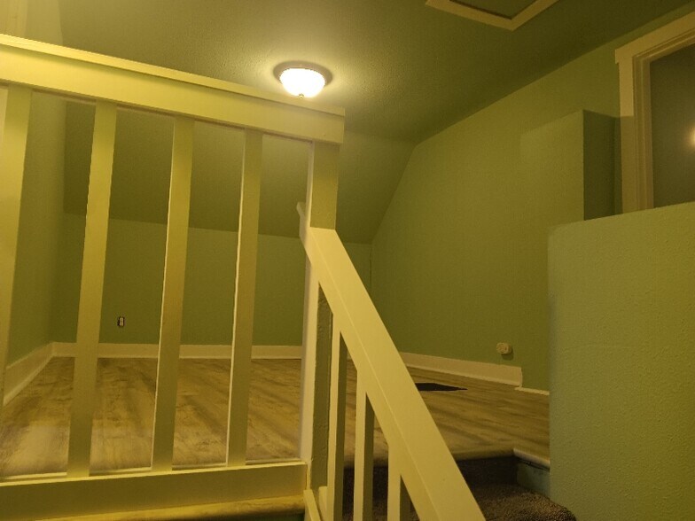 Building Photo - 4250 NE Hwy 20