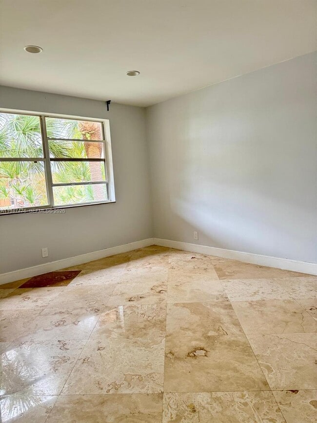 Building Photo - 8871 Wiles Rd