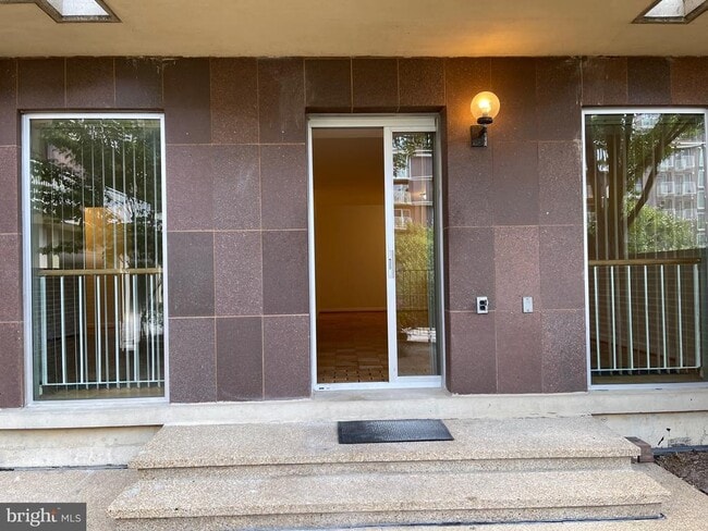 Building Photo - 520 N St SW