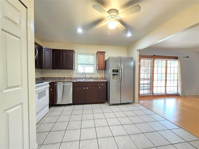 Building Photo - 610 Edelweiss Dr