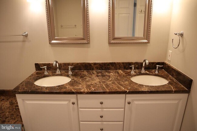 Building Photo - 9708 Whitley Park Pl